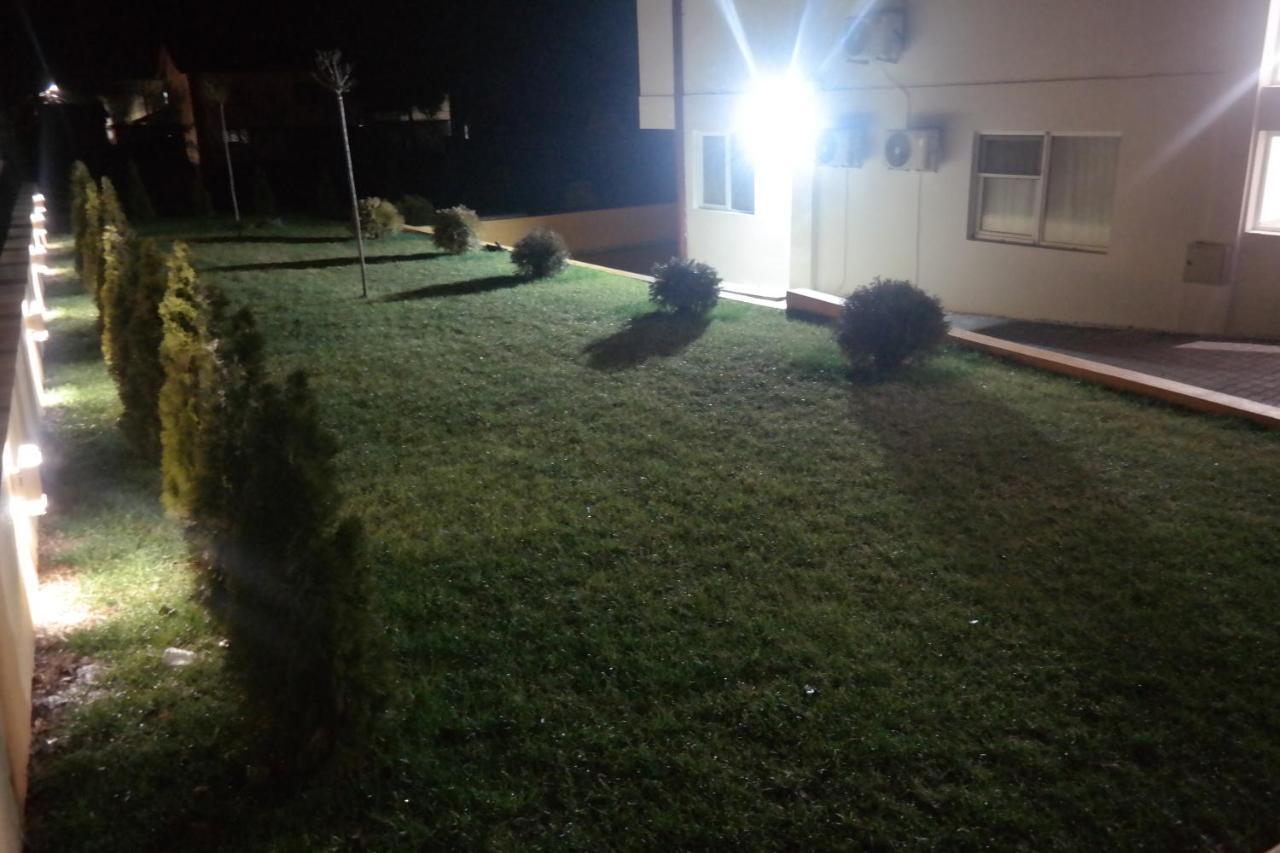 Villa Family كومانوفو المظهر الخارجي الصورة